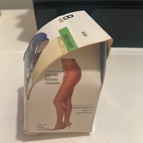 L'eggs Sheer Energy Pantyhose Collection - Black, Navy, Sheer - Picture 6 of 7